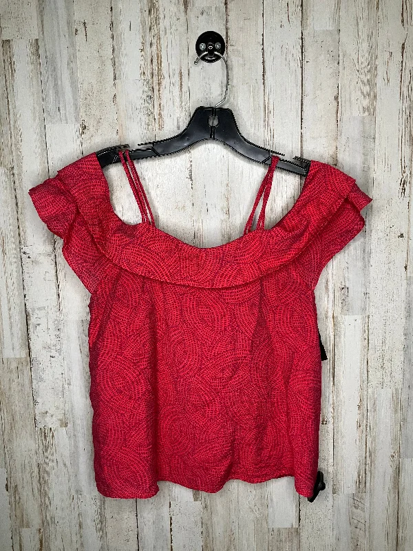 women's T-shirts with cold-shoulder cutsRed Top Short Sleeve Maeve, Size Xs