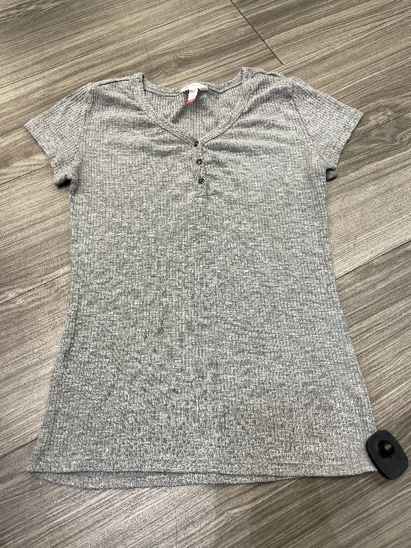 women's T-shirts with ruffle accentsGrey Top Short Sleeve No Boundaries, Size L