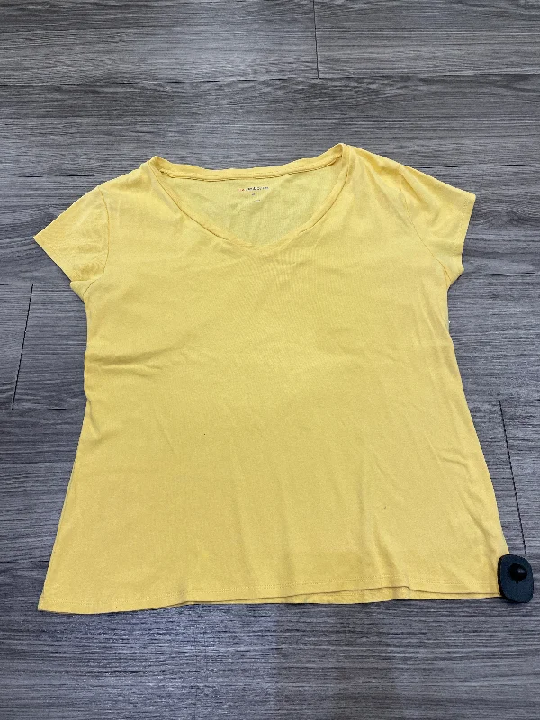 women's T-shirts with loose fitsYellow Top Short Sleeve Liz Claiborne, Size Xl