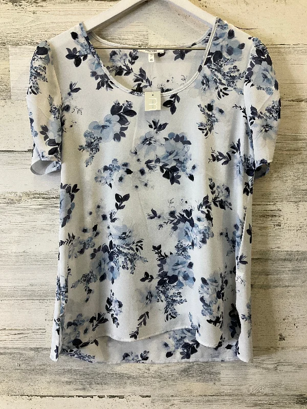 trendy women's T-shirtsBlue Top Short Sleeve Maurices, Size Xs